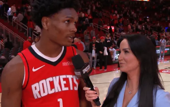 NBA常规赛，火箭121-95大胜国王。赛后，阿门接受了采访。记者：“今天是申