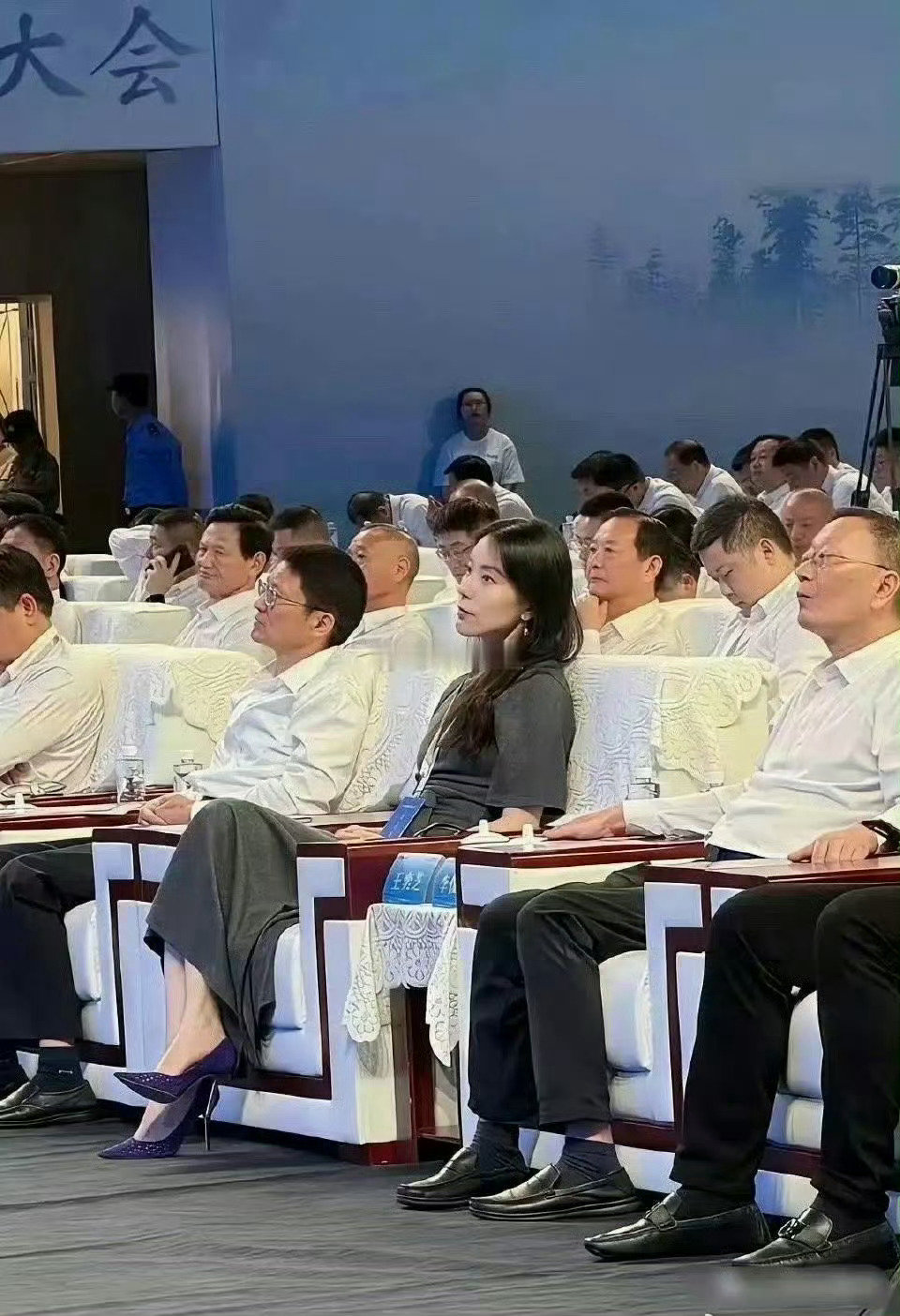 曾是央视女主播，如今蔚来老板娘。她不只好看，也有章法​