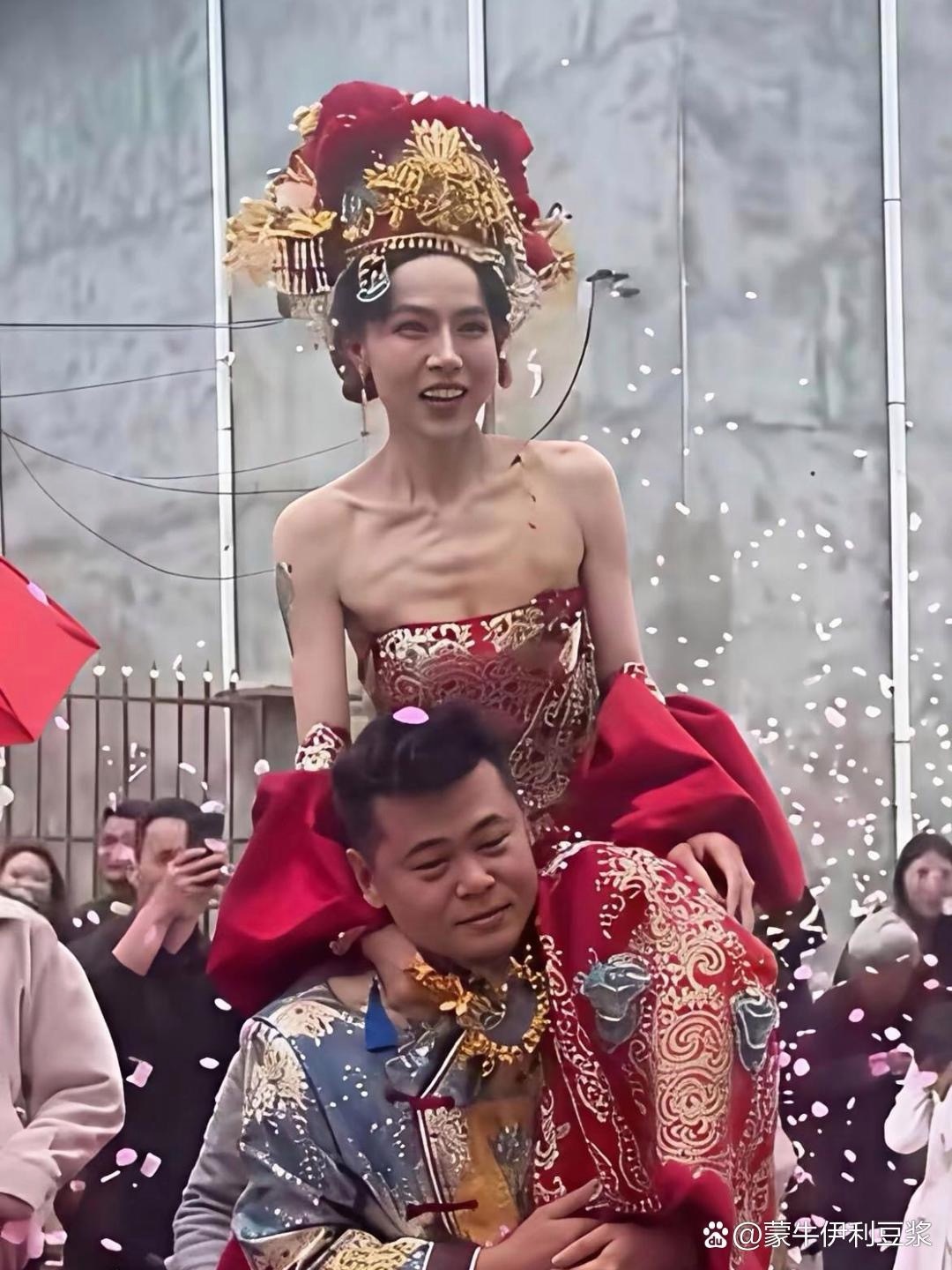 这绝对是我见过最瘦的新娘了，再也找不出第二个。