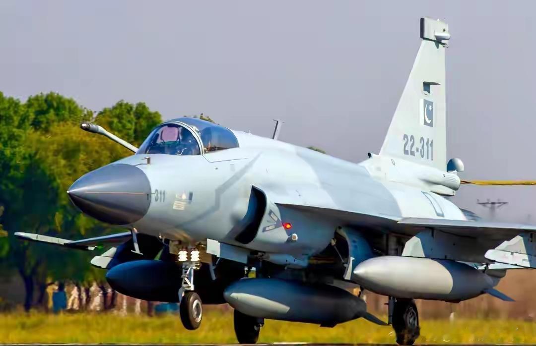 1月12日印尼防长直奔巴基斯坦，秘密洽谈超40架枭龙3战机，谈判都到后期了，就是