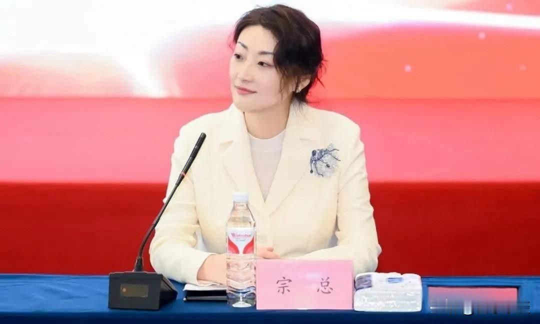 为什么宗馥莉输了？宗馥莉接任宏胜集团总裁，掌控娃哈哈。宗馥