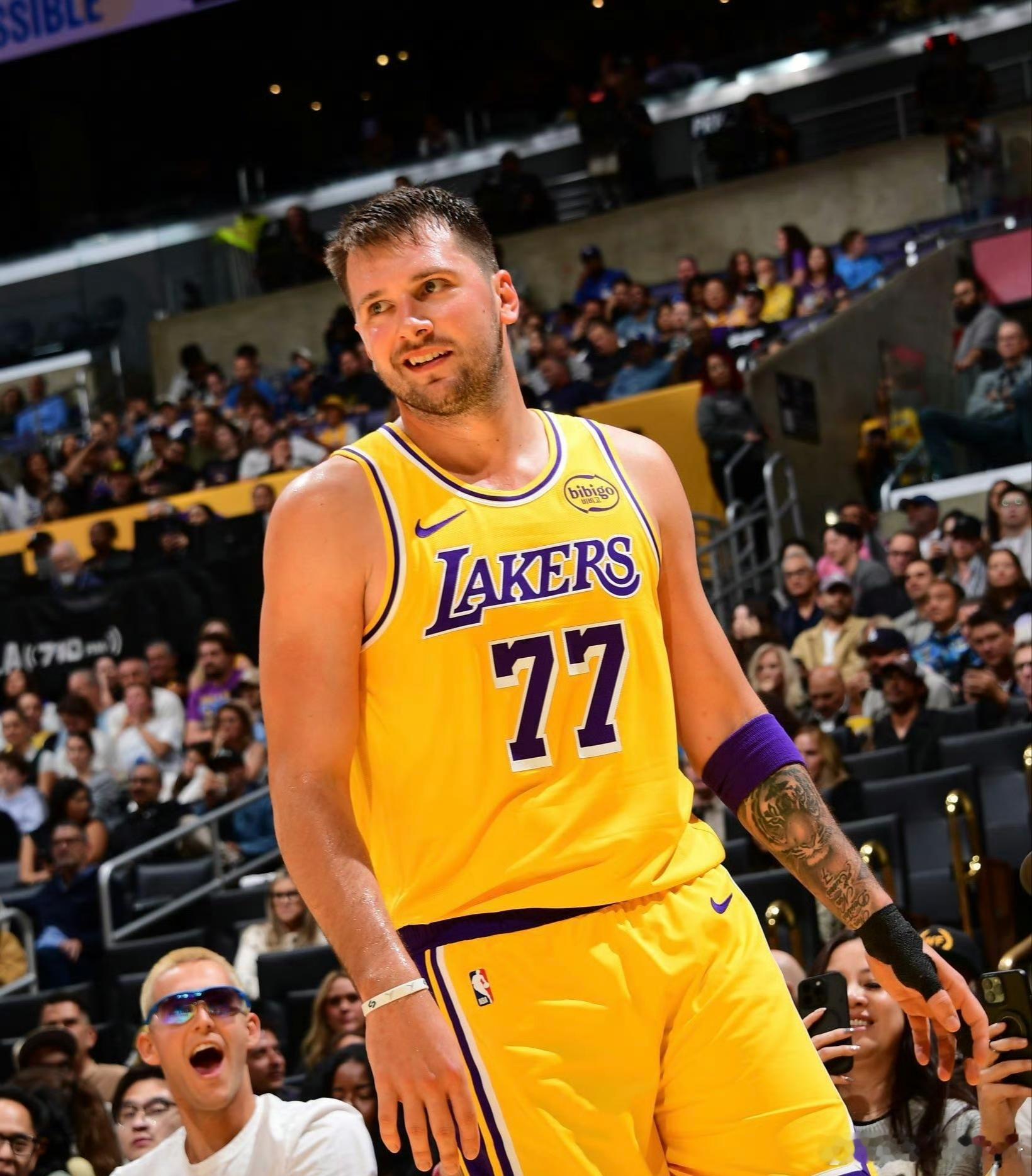 NBA历史开季前两场总得分最高纪录:1.张伯伦—106分2.张伯伦—