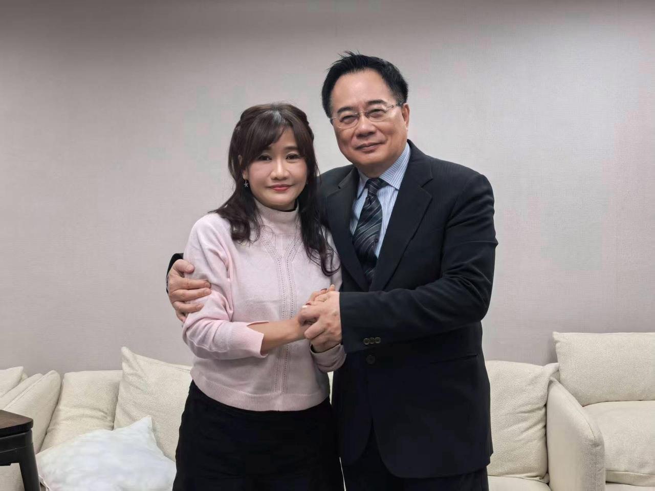 媒体人王浅秋发文声援蔡正元可能农历新年之前就让他进去台湾媒体人王浅秋今