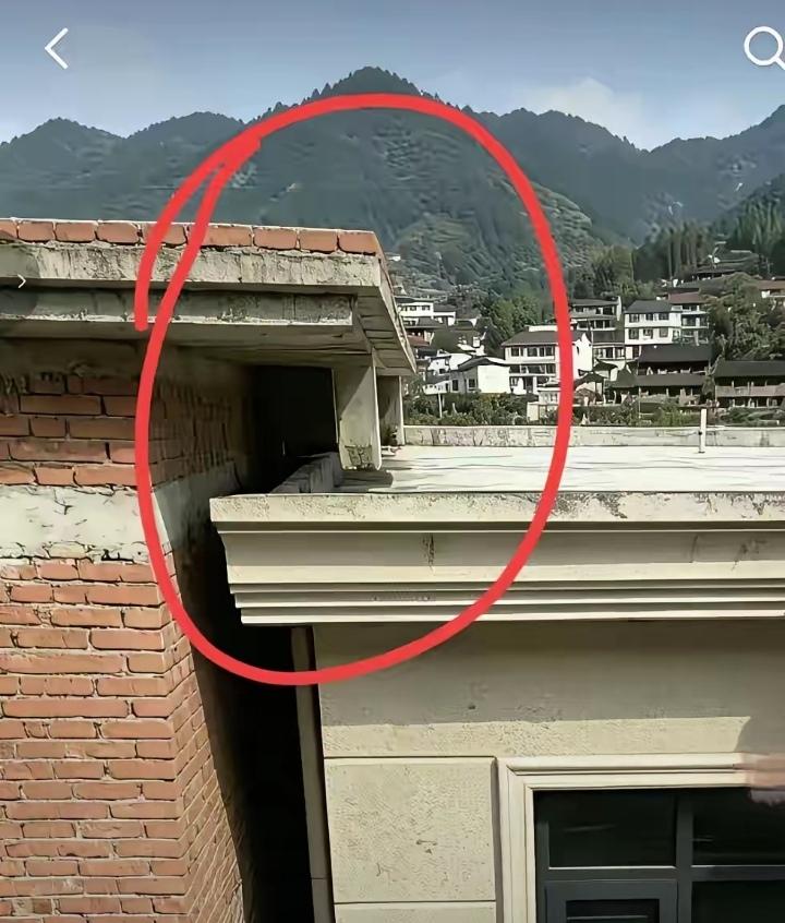 你问我答你们见过这样的盖房吗？这个房子总觉得这样盖不合适，高出别人一截已经有些过