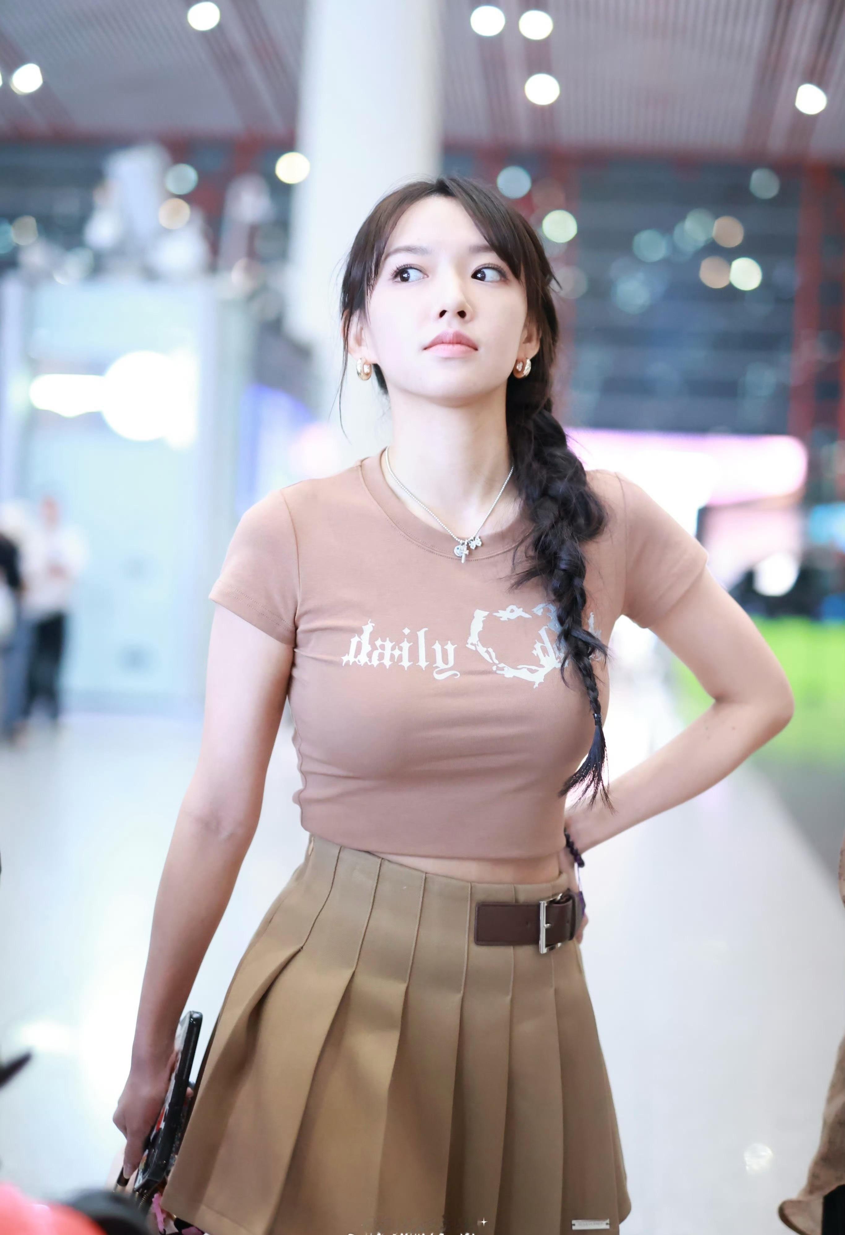 穿衣也显好身材的程潇
