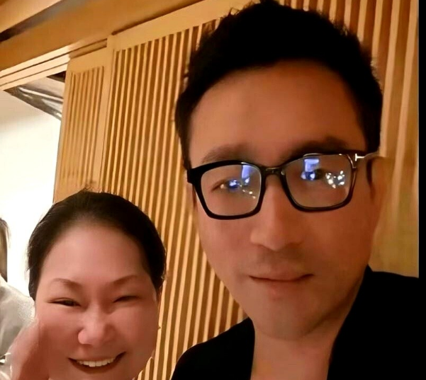 汪小菲刚刚结束618的好成绩，S妈黄春梅火速又给汪小菲刷来了流量，肯定了具俊晔真