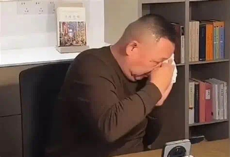 于东来最近很搞笑！浙江五一期间开了家“胖都来”，他指责人家“抄袭”，给对方发律师
