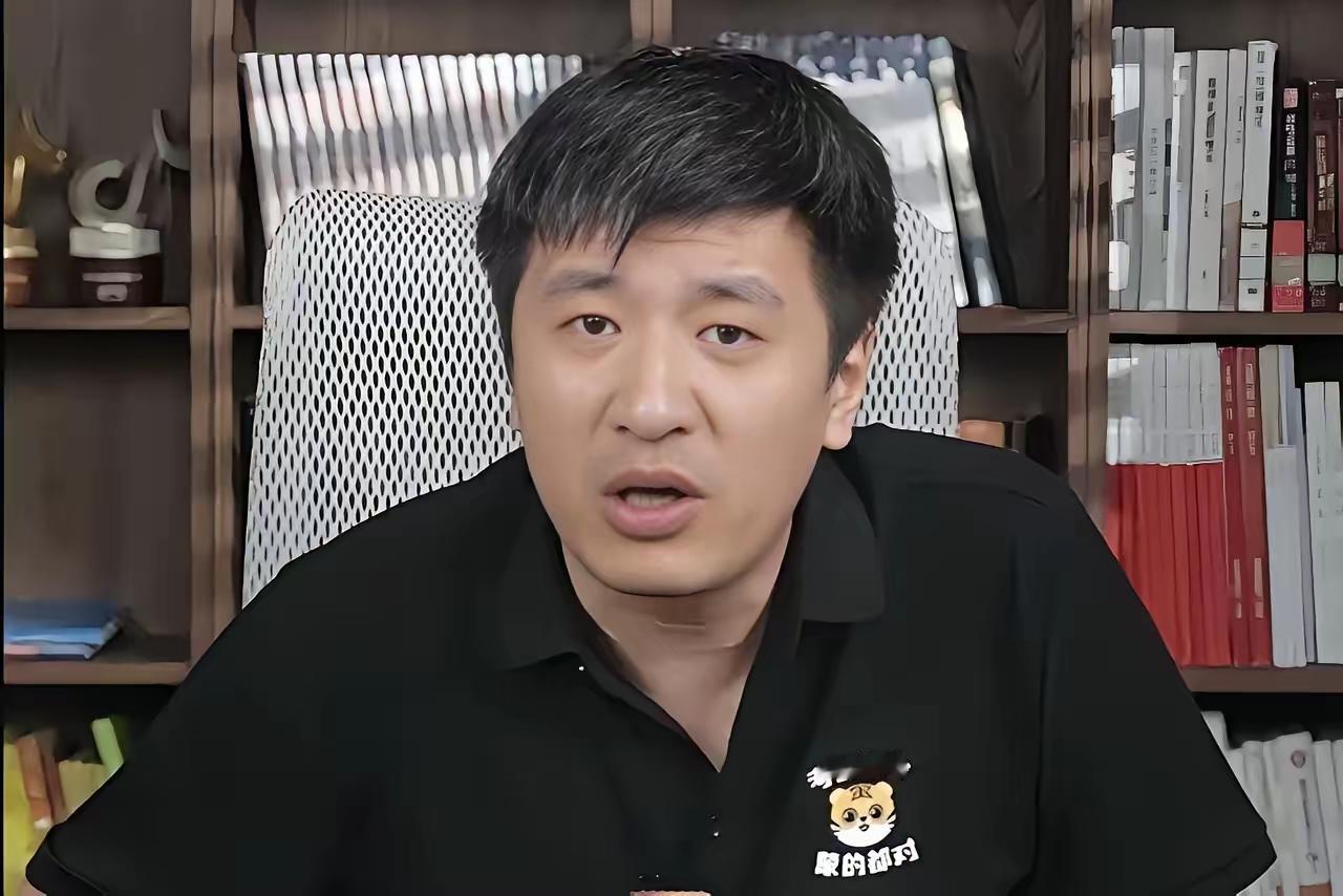 关于张雪峰：能火到今天，已经是奇迹！​1、尖酸刻薄连线的观众，很多普通人