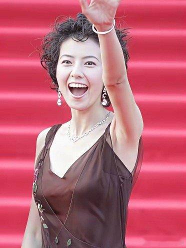 高圆圆大妈头，事实告诉我们，脸好看的人什么头型都不丑