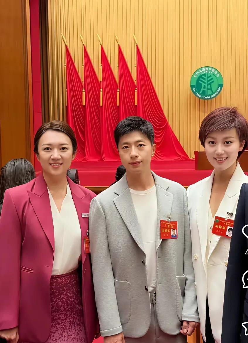 孙颖莎又有新岗位了，那就是当上了青联会常委。这个组织里的国乒队员已经是丁宁和陈
