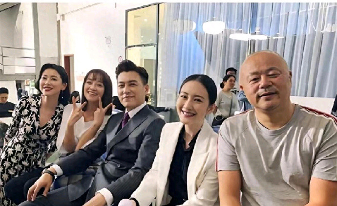 大帅哥靳东，笑的甜美的王鸥，其他认不出来了，你认识都是谁吗？​​​