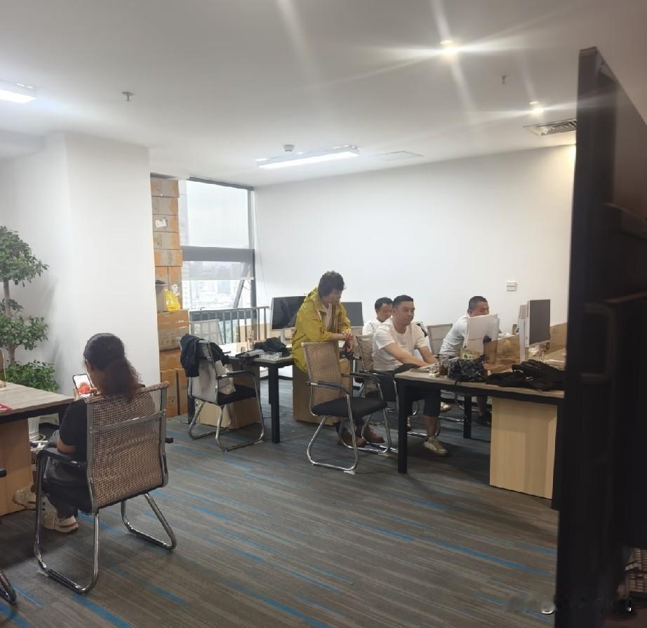 现实版没事别瞎说话，你说话了，你就成责任人了[捂脸哭]公司新开了一个总经理接待日的