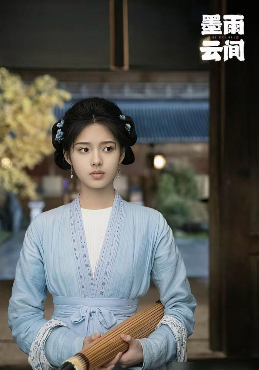 同样一个演员，在不同导演镜头下，差距能有多大!郭敬明给艾米裹上里三层外三层的纱，硬生生把20岁少女拍