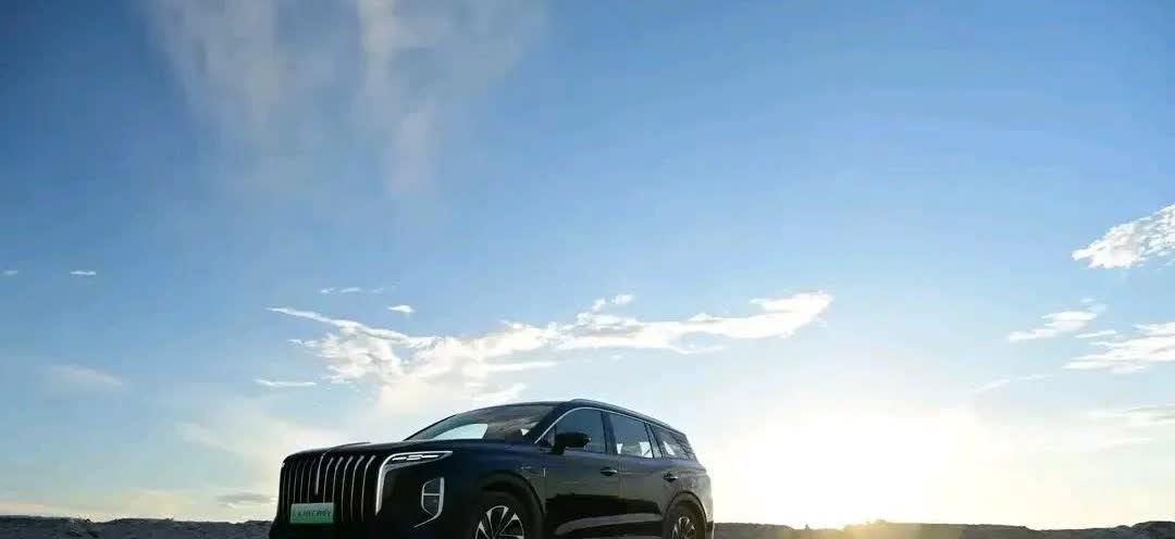 红旗HS7PHEV，以“4擎8模”超级混动技术重构驾驶想象，一起来看看吧。