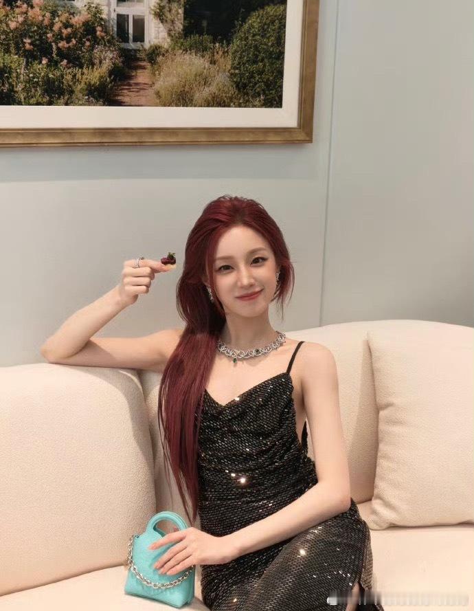 宋雨琦将继续缺席奔跑吧录制说实话看到这个消息一点不意外，反而有点心疼。之前演唱会