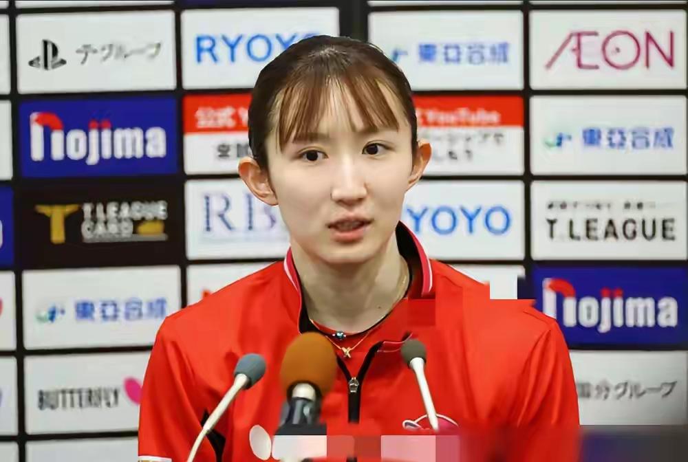 【伦敦世乒赛前的发布会，早田希娜感叹伊藤美诚平野美宇都不在队伍里了】这是202