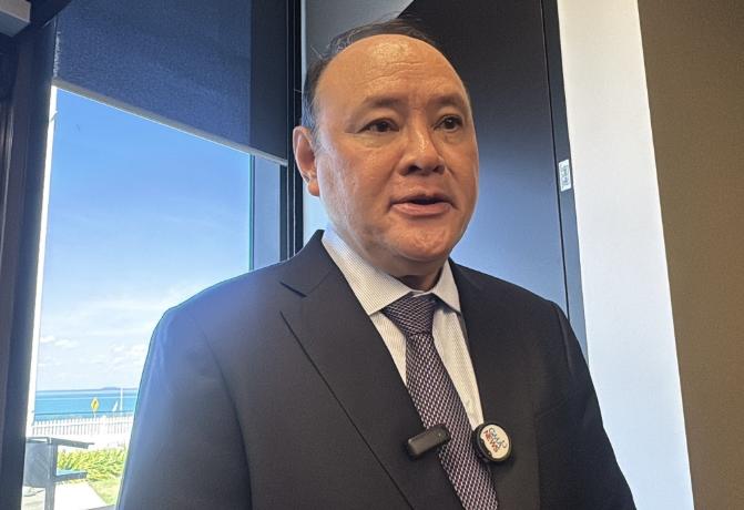 菲律宾求饶，扛不住了。当地时间周四，菲律宾国防部长罕见的公开喊话中国。这次是