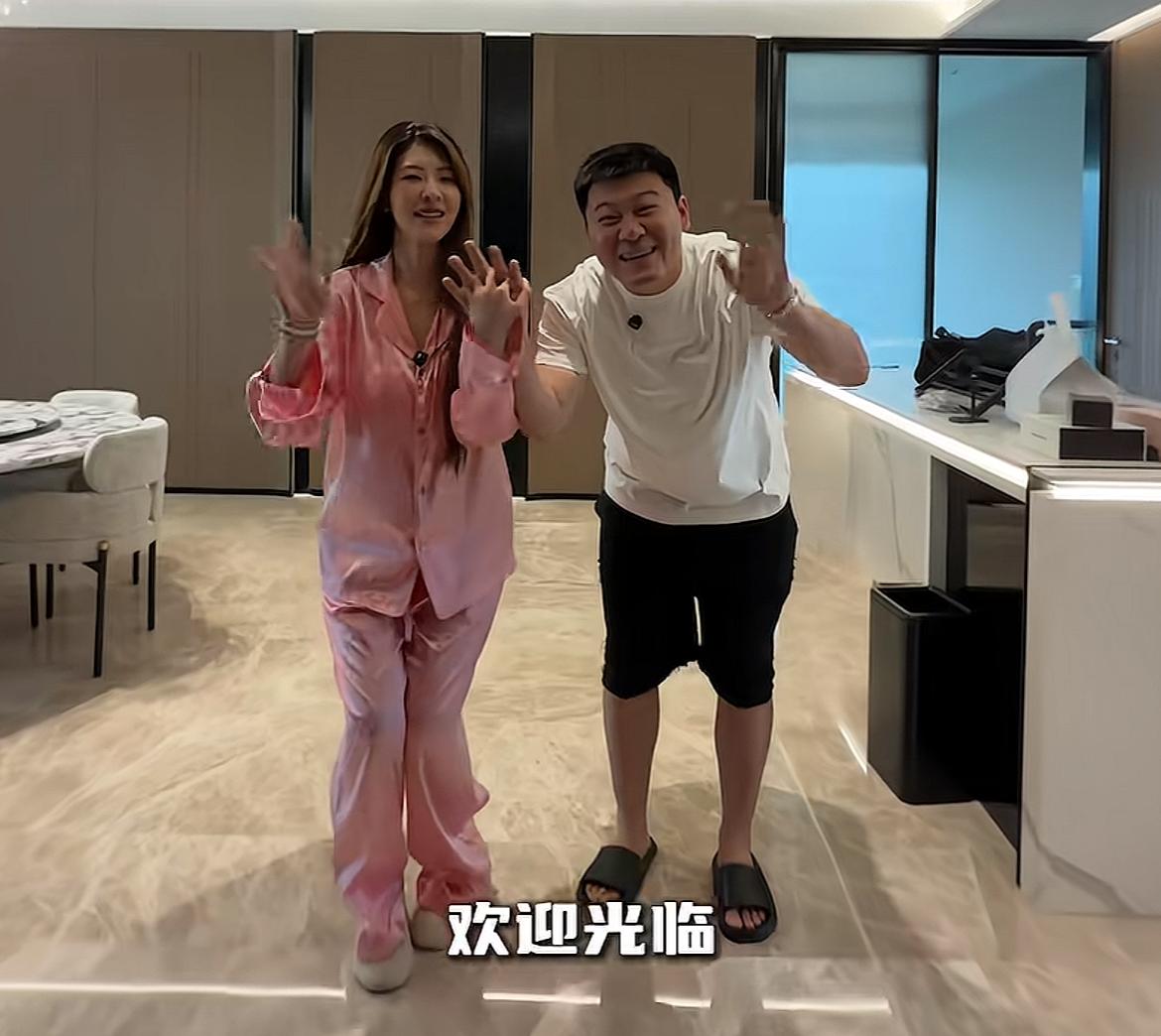 一个月3.6万多，知名网红韩景枫和“羽毛球女神”李谣已成功搬到杭州，“新家”又被