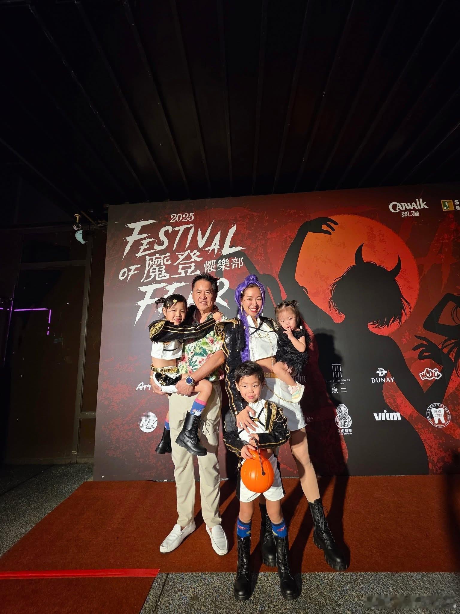 刘伊心老公今年的万圣节cos很克制[捂脸哭]​​​