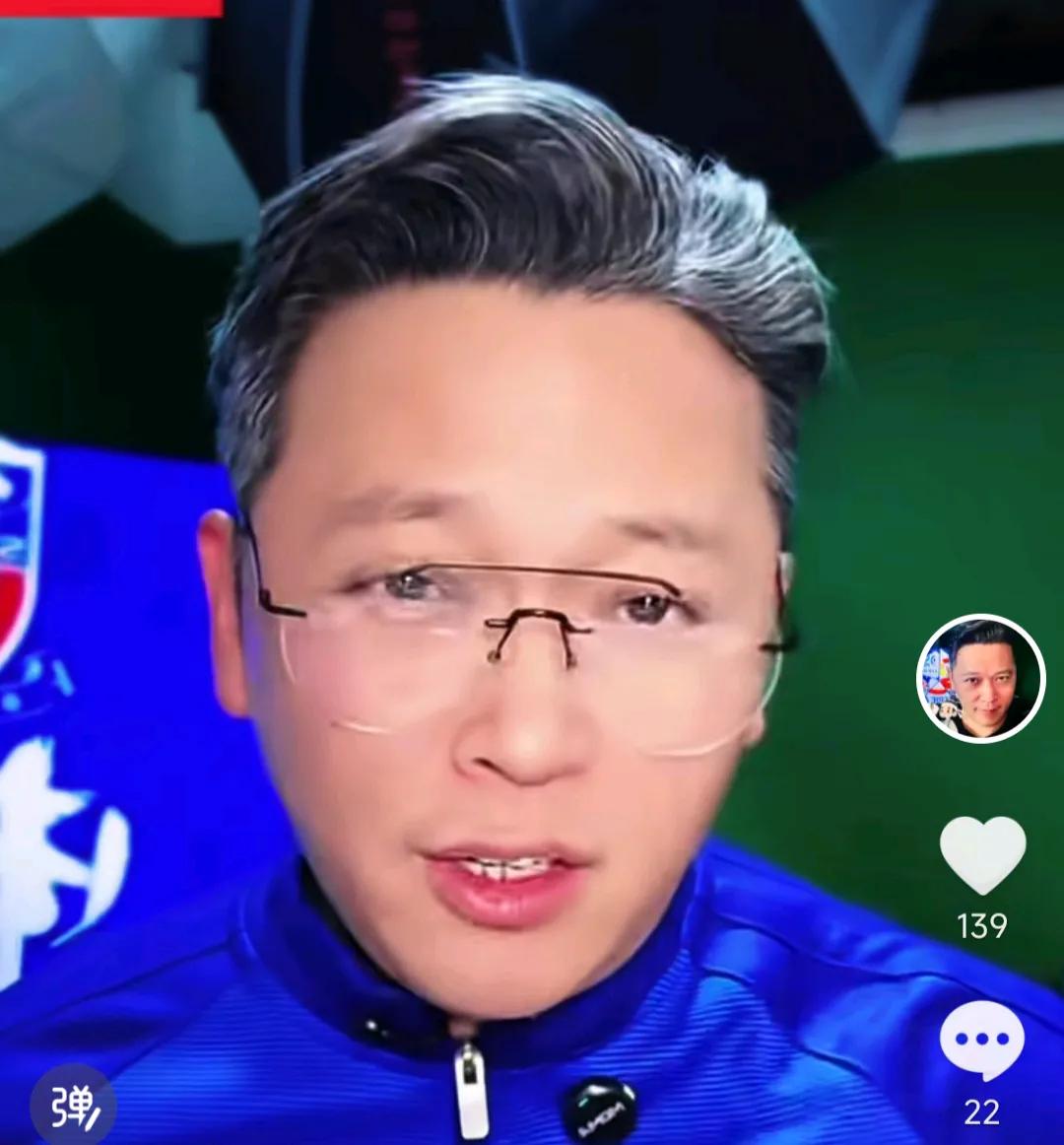 解说员周亮用三样东西阐述了上海申花中超新赛季的想法跟目标。首先是曲奇饼。他认为