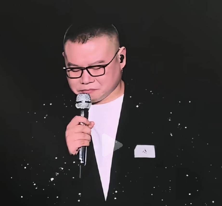 现在全网最后悔的就是岳云鹏了吧？不是后悔《五环之歌》被告侵权，也不是后悔他