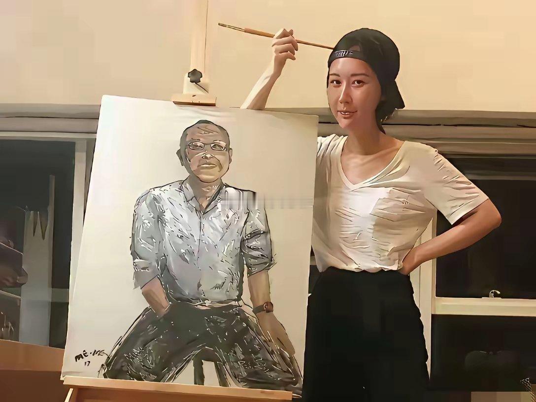 田朴珺画的是王石吗？但王石好像也不戴眼镜啊