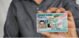 82万中国人移民美国，为什么都只拿绿卡，不入籍？ 先说绿卡，它就是美国的永久