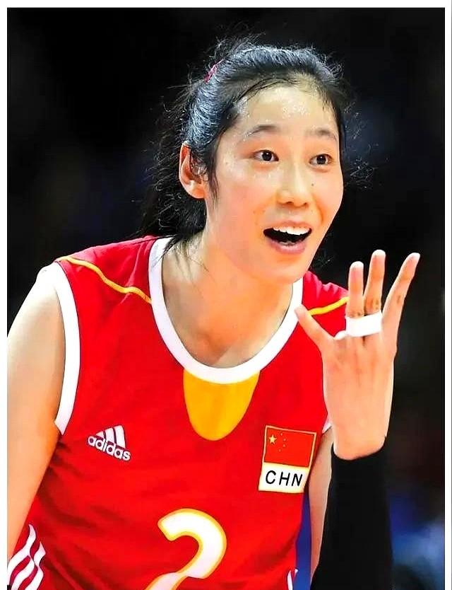 中国女排20年首败法国！朱婷缺席吴梦洁哑火天塌了？镜头回到决胜局14