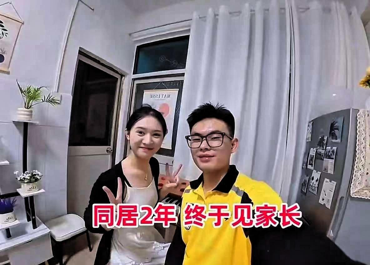 感动，近日，贵州一外卖小哥，带着同居了两年的女友回了老家，映入眼帘的家徒四壁，没