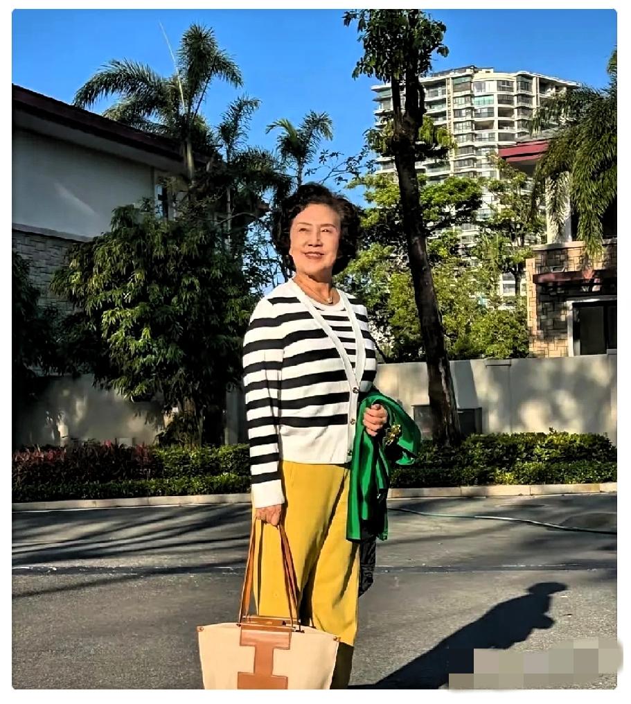我五十五了，不吃晚饭两年了。头半年是为了减肥，后头就成习惯了。如今晚上那顿省