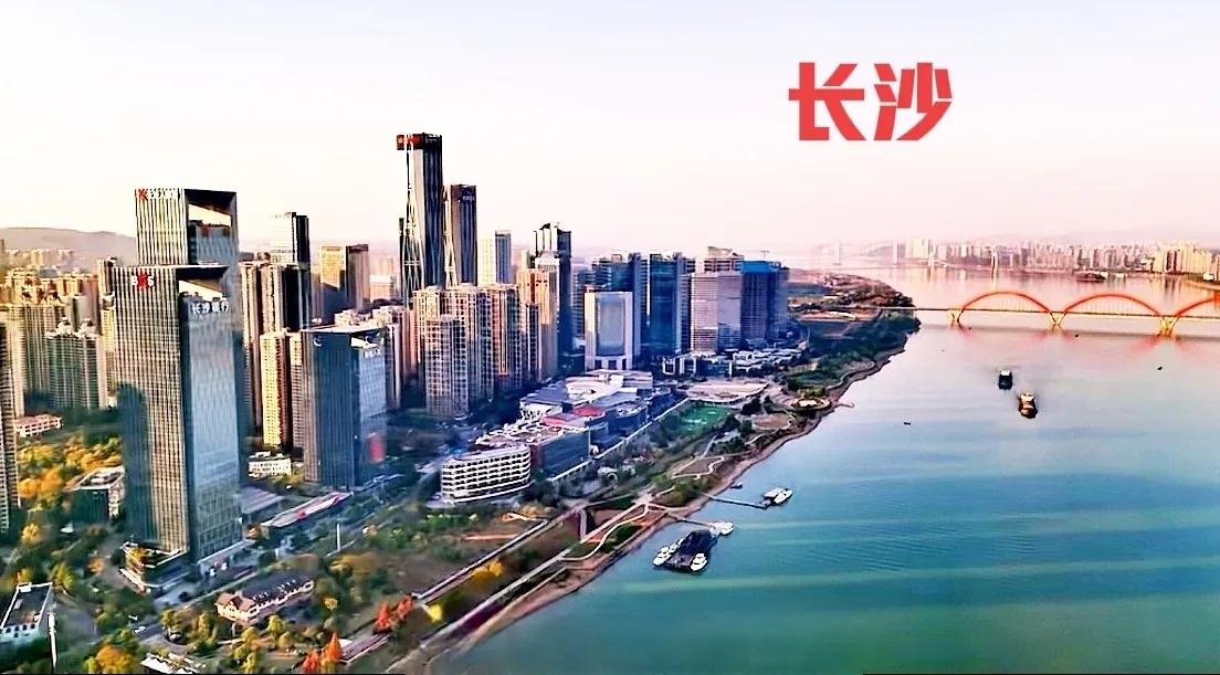 为什么长沙不学习一下青岛呢？就拿长沙的金融中心与青岛市对比一下，无论是风景还是城