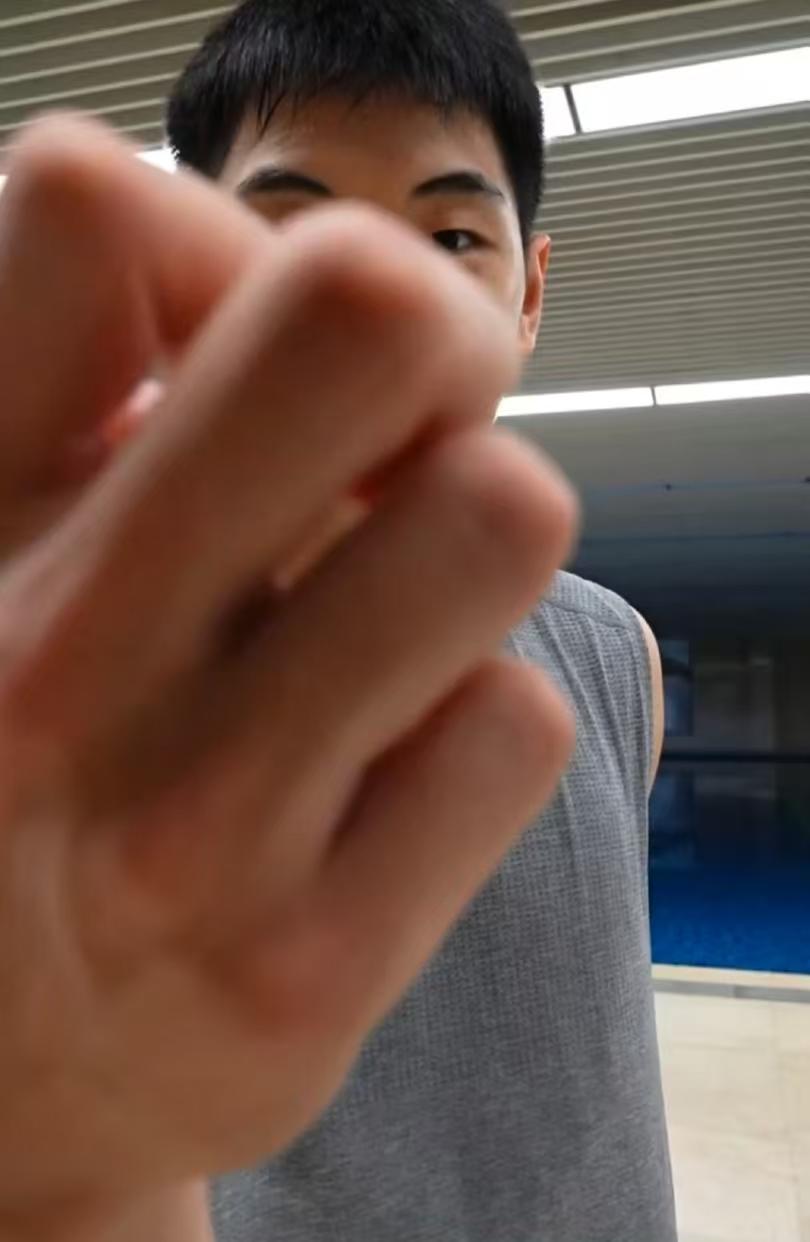 广东宏远一点也不傻，知道徐杰胡明轩崔永熙粉丝最多，特意让他们三个拍视频，呼吁球迷