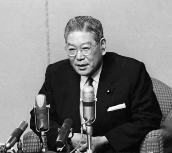 1963年的某一天，蒋介石接到一封十万火急的电报，电报里表示，中国大陆的翻译员周