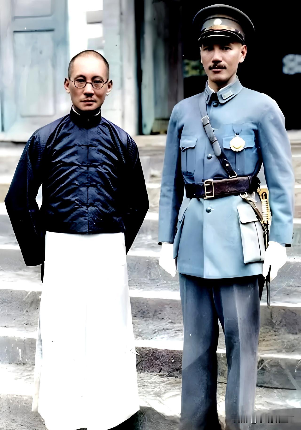 这便是龙云与蒋中正的真实模样，而非演员饰演的角色！这张老照片拍摄于上世纪30年代