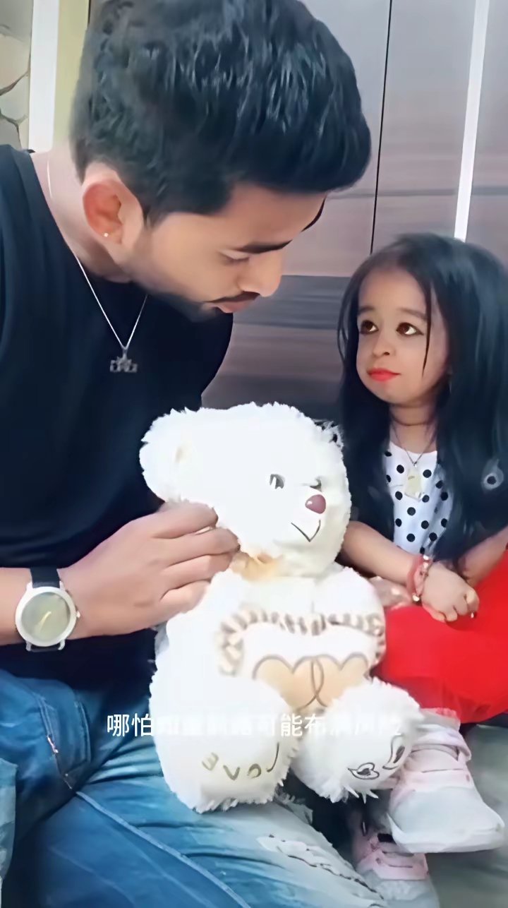 拇指姑娘诞下健康孩子，太不容易了！