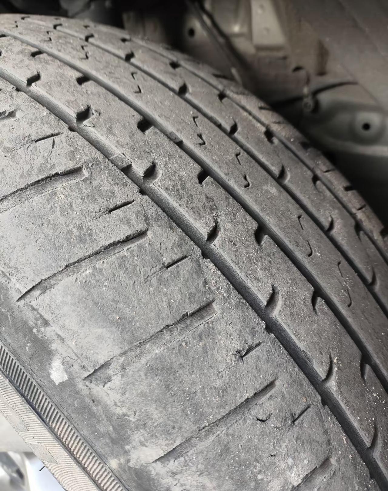 最近打算换车，纠结选电车还是油车。身边老司机都说，现在养车最怕悄悄费配件，尤其是