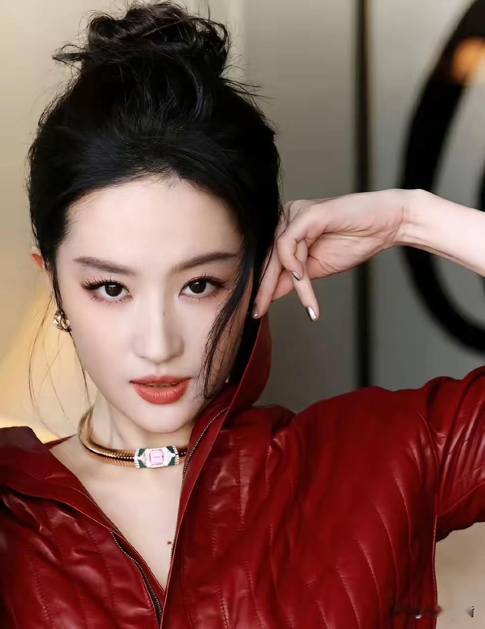 刘亦菲因为是🇺🇸国籍，收入税收是45%，就是假设拍部戏1000w，她要交税4