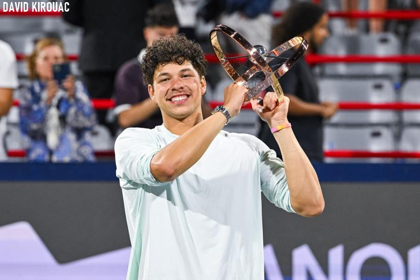 📊本·谢尔顿🇺🇸成为ATP巡回赛创立以来，第8位单赛季在全部场地类型
