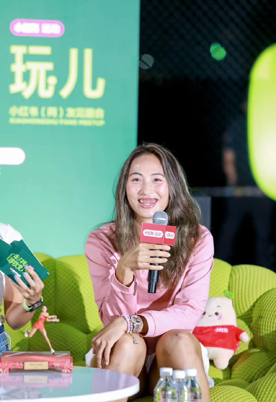 郑钦文退出武汉WTA1000，扣掉去年亚军650分后，郑钦文排名将跌出前十。中