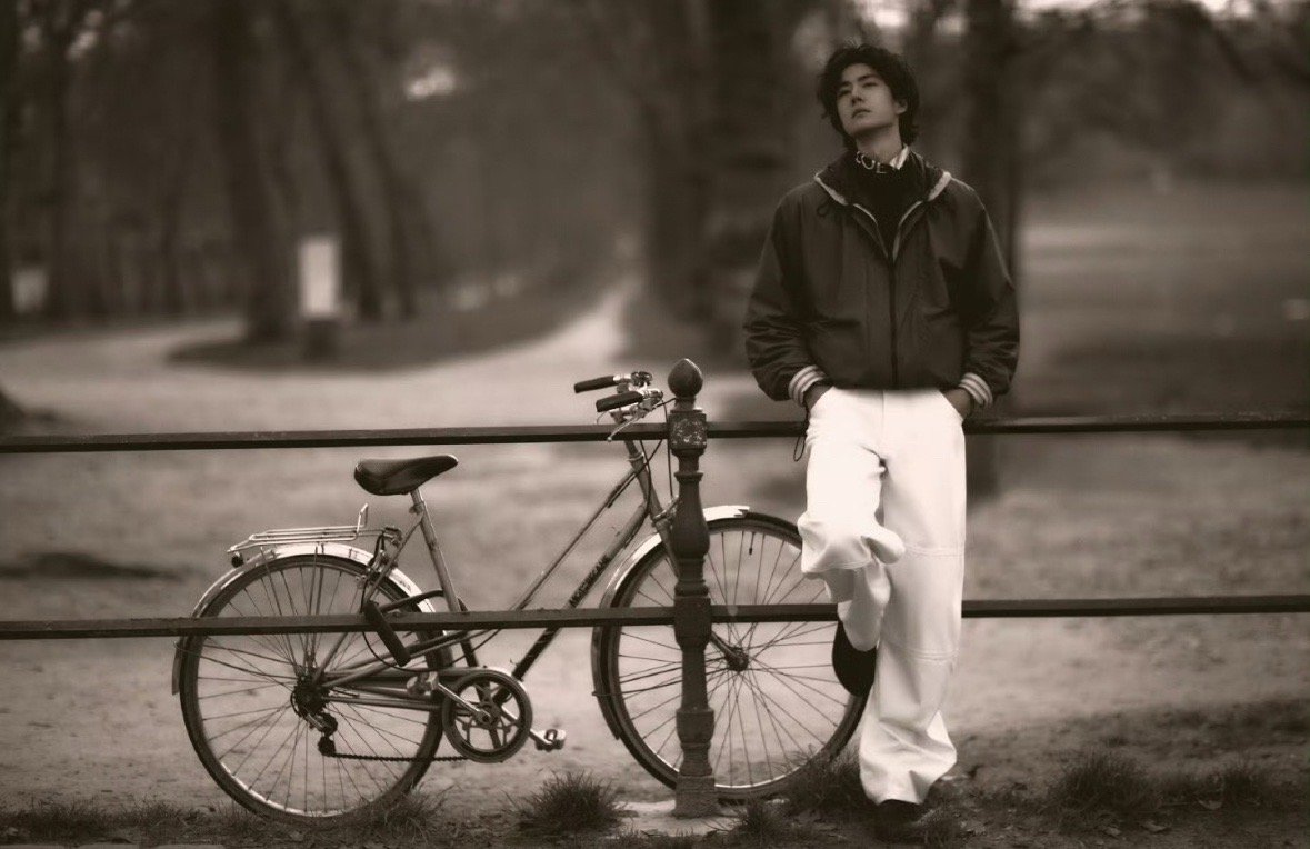 直到现在才发，我知道我错过了第一时间。因为我就自己默默在王一博这些图里反复横跳纠