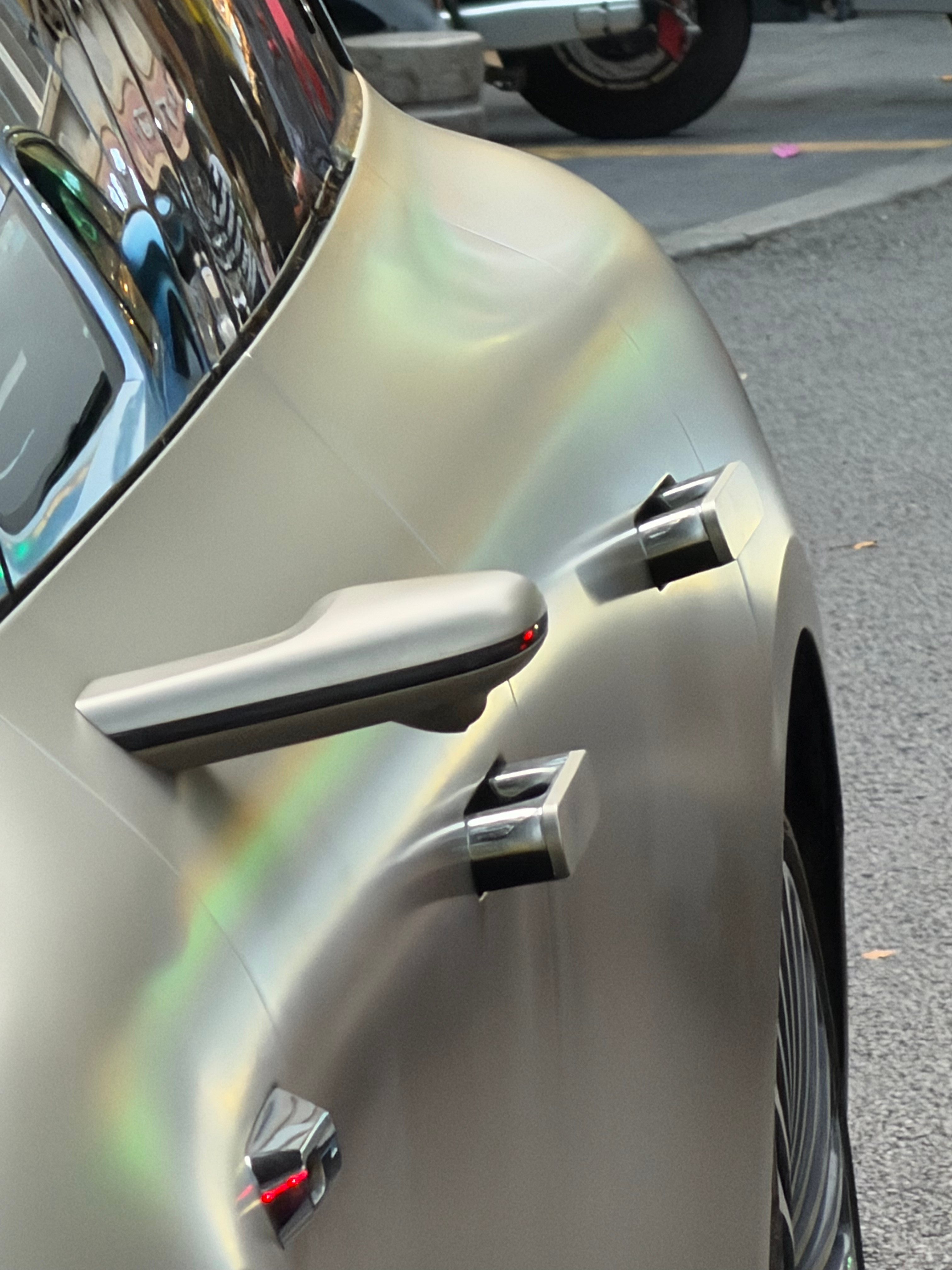 突然觉得这个后视镜有点可爱