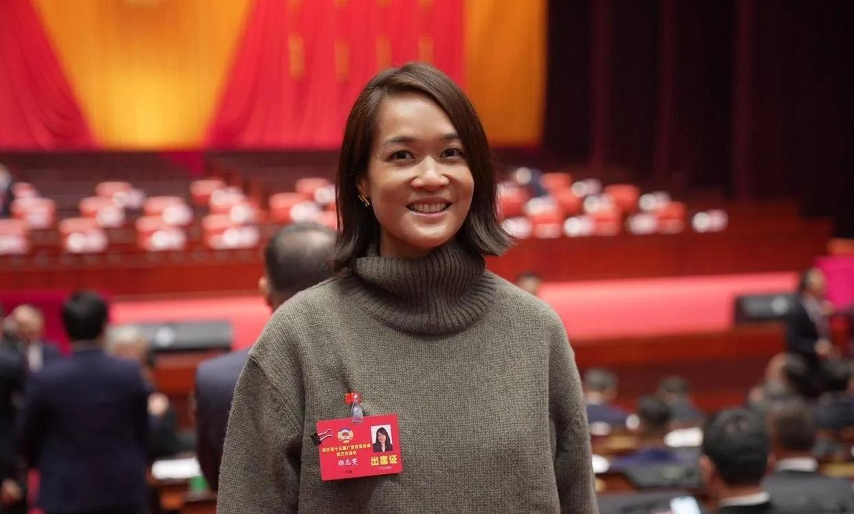 你能想象吗？豪门千金也能逆天改命！郑志雯哈佛毕业后，愣是扎进金融圈摸爬滚打5年