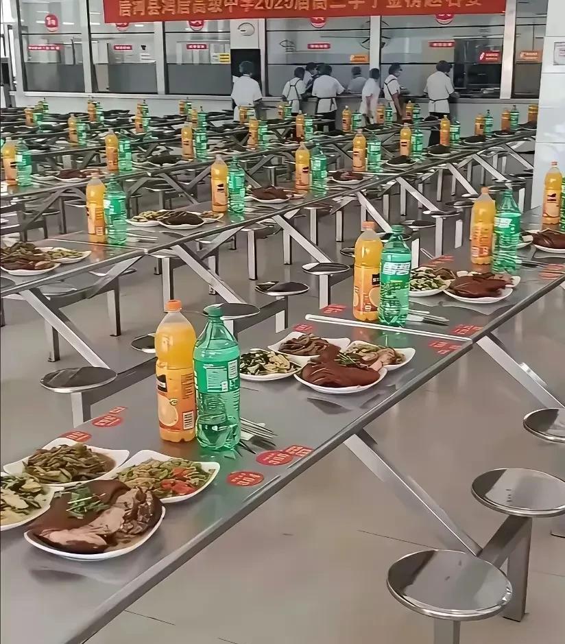 这样的伙食标准，一顿饭8块钱你觉得贵吗？