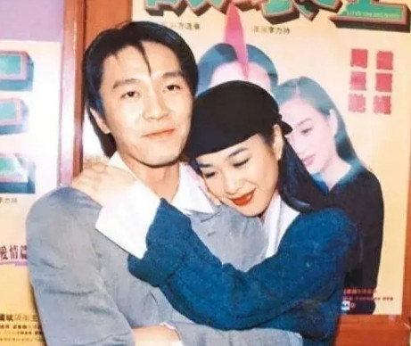 1994年，周星驰想移民加拿大，但多次被拒绝，钟丽缇对他说：“咱俩结婚吧，你只要
