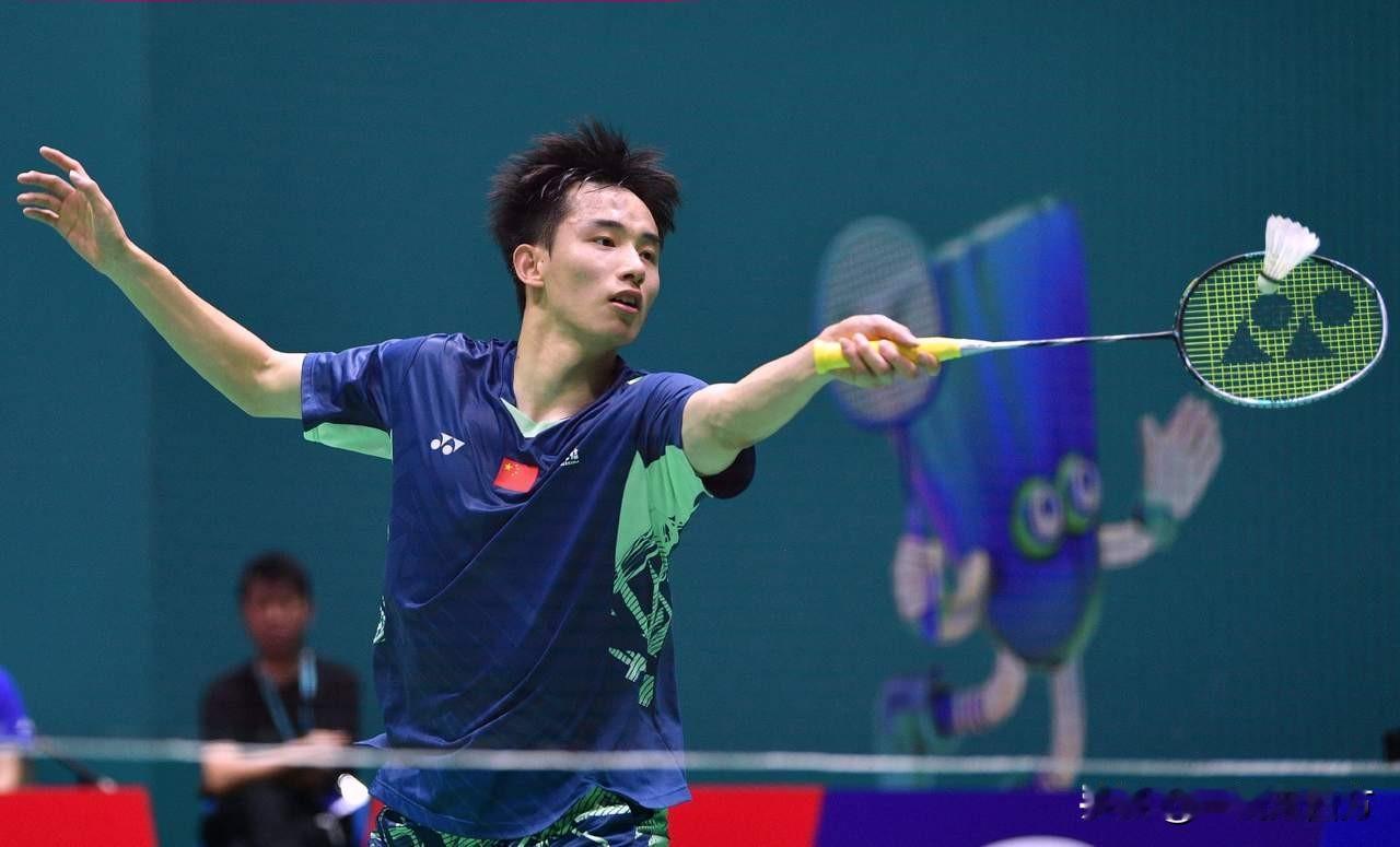 刚刚结束的一场印尼羽毛球大师赛男单1/8决赛，国羽男单独苗王正行经过三局激战，以