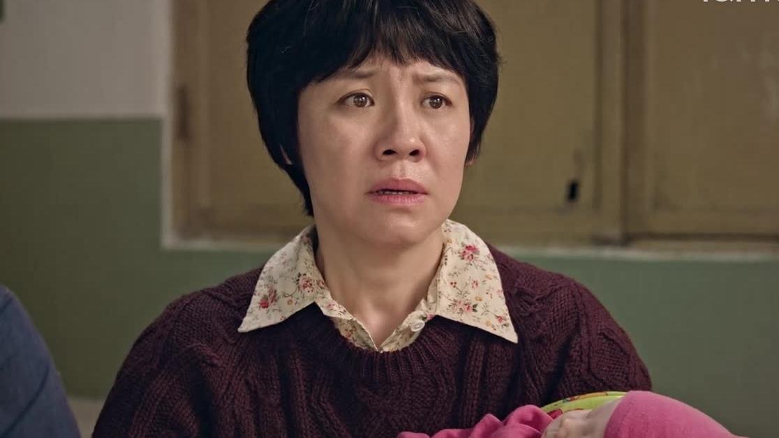 《生逢其时》齐时再一次被嫌弃了！奶奶突然上门，瞬间就改变了齐家所有人的家庭地位。