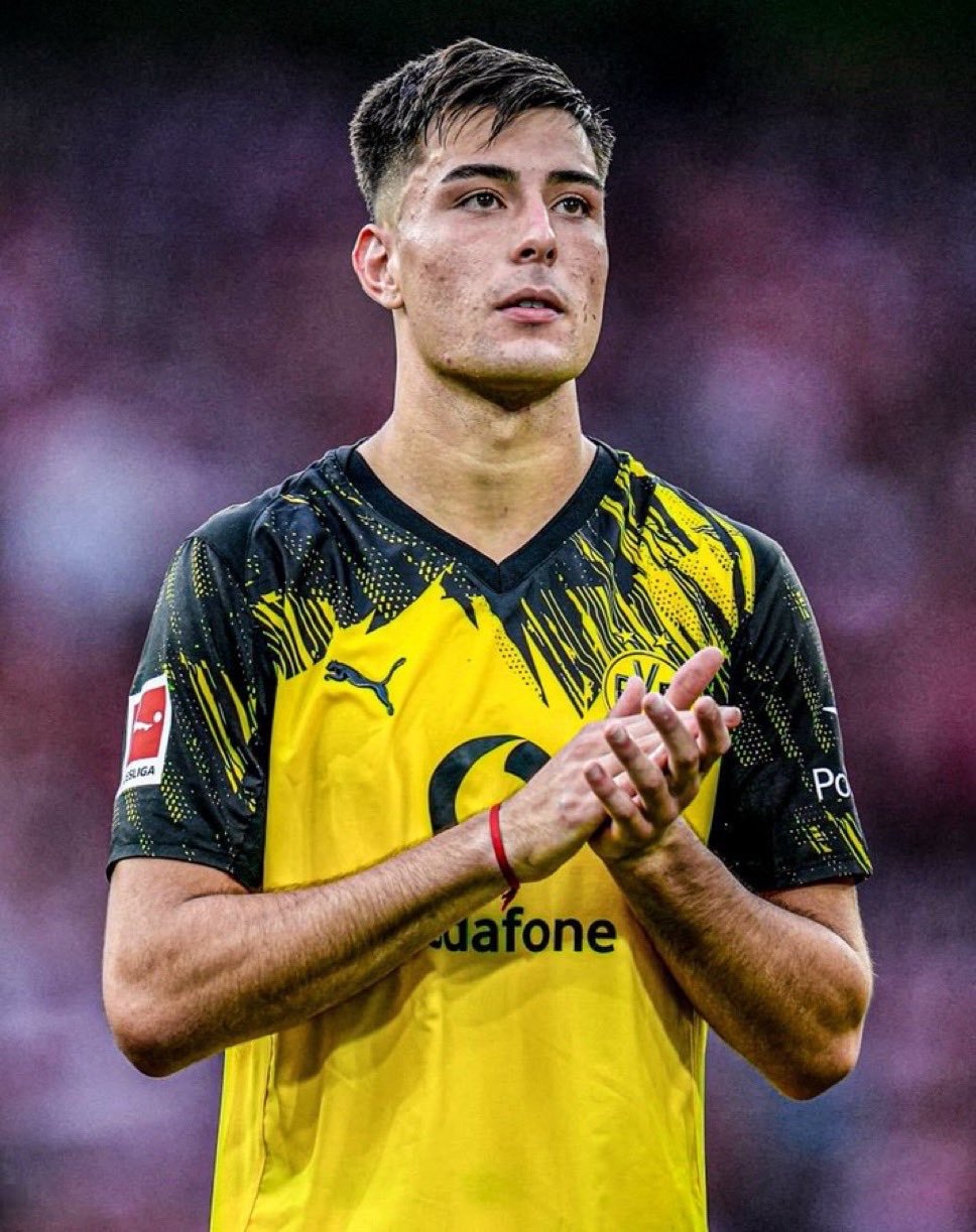 🚨罗马诺阿根廷后卫亚伦·安塞尔米诺即将成为法甲斯特拉斯堡的新援。切尔西在从多特