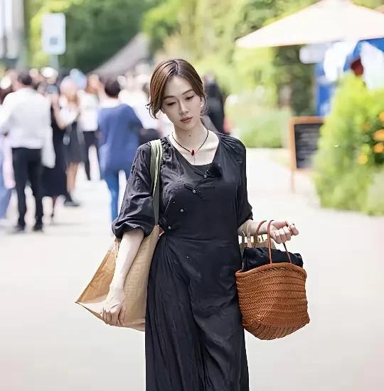 宜室宜家，说的就是姜妍这种女孩吧。她真的和刚出道的时候判若两人。减肥成功是一