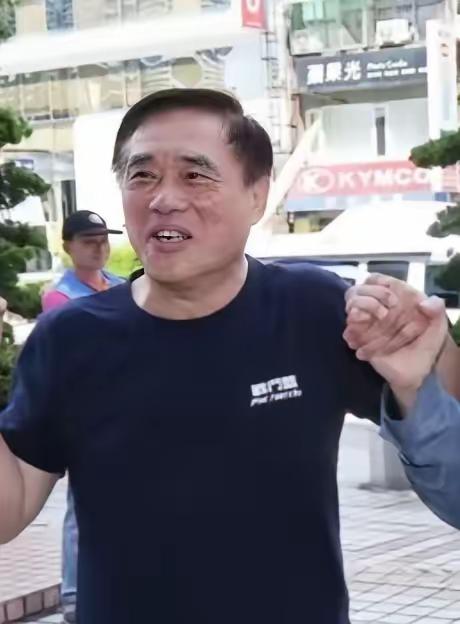 郝龙斌丢人丢到家了，他说今天不去中天电视台，去辩论会辩论了，要去花莲救灾。这