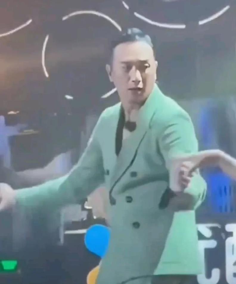 还记得平津侯黄觉吗？上个月此时，《藏海传》播出的如火如荼，黄觉饰演的平津侯红透